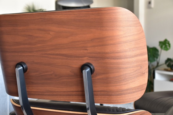 Image 1 of Eames Lounge Chair + Ottoman (New Dimensionen), Marke Vitra, Design Charles & Ray Eames