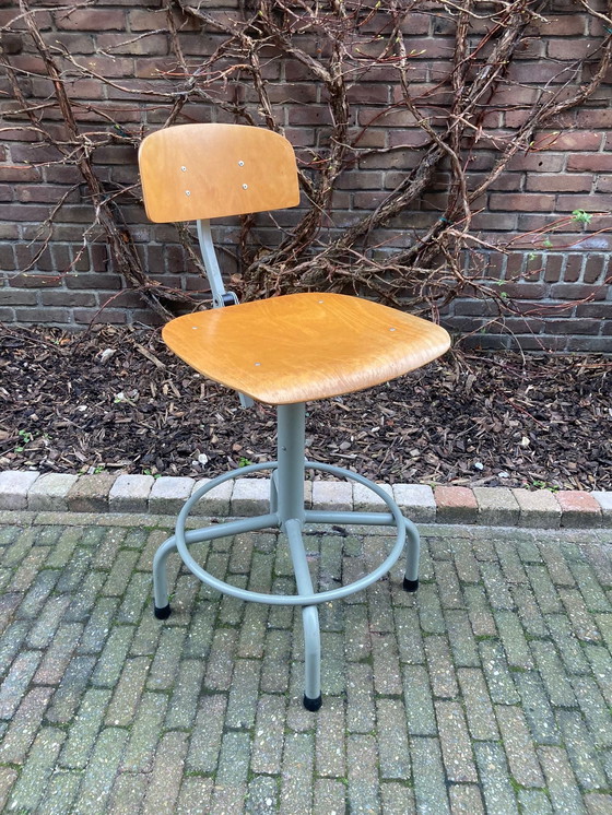 Image 1 of Ahrend Zeichenstuhl