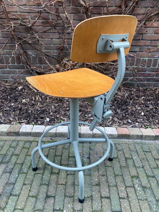 Image 1 of Ahrend Zeichenstuhl