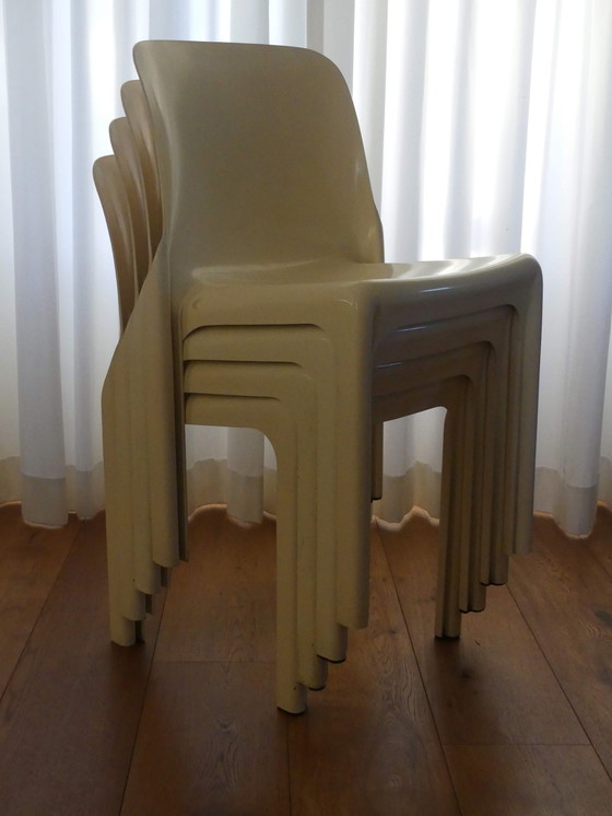 Image 1 of Vico Magistretti Selene Esszimmerset