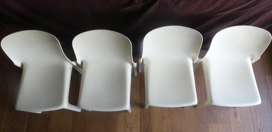 Image 1 of Vico Magistretti Selene Esszimmerset