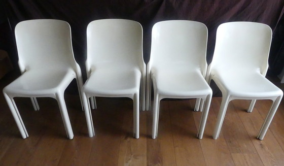 Image 1 of Vico Magistretti Selene Esszimmerset