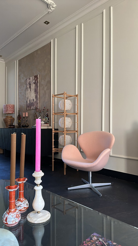 Image 1 of Fritz Hansen Schwanenstuhl