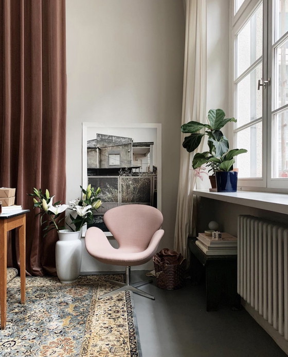 Image 1 of Fritz Hansen Schwanenstuhl