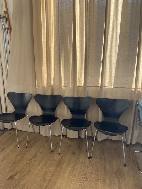 Image 1 of 4x Fritz Hansen Schmetterlingsstühle von Arne Jacobsen