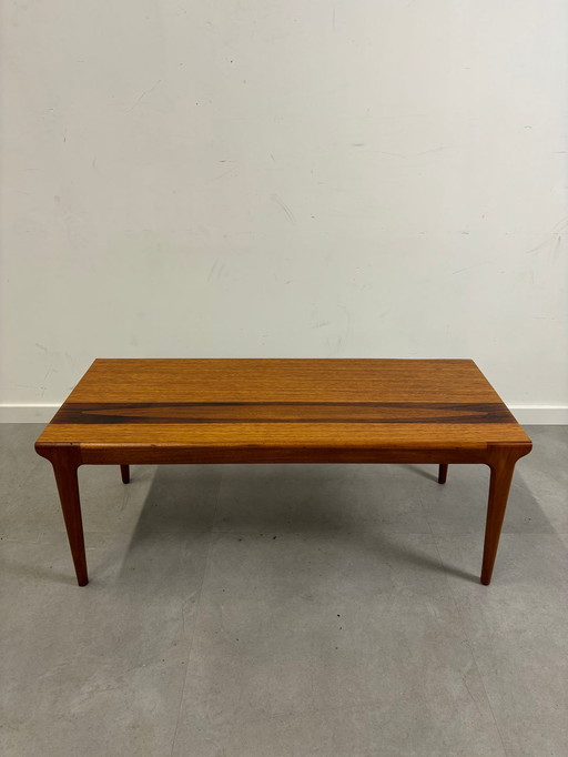 Dänischer Vintage Couchtisch „Furnier“.