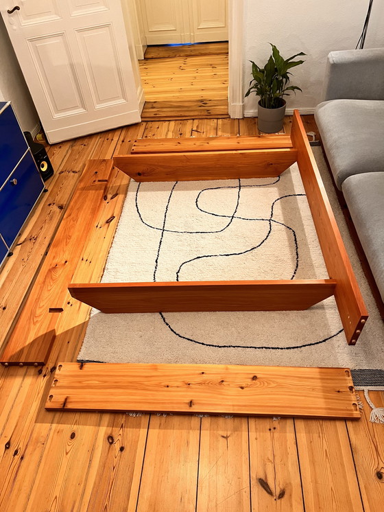 Image 1 of Massivholz Bett