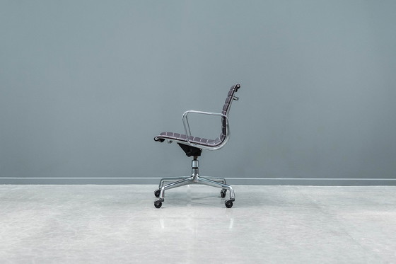 Image 1 of Eames EA117 Bürostuhl