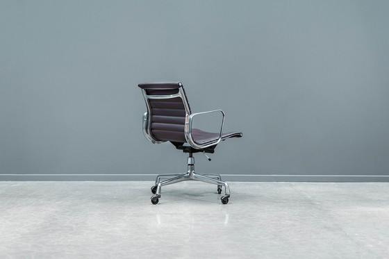 Image 1 of Eames EA117 Bürostuhl