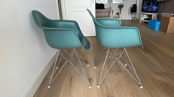 Image 1 of 2x Eames Vitra DAR Schalensitze (Ozeanfarbe)