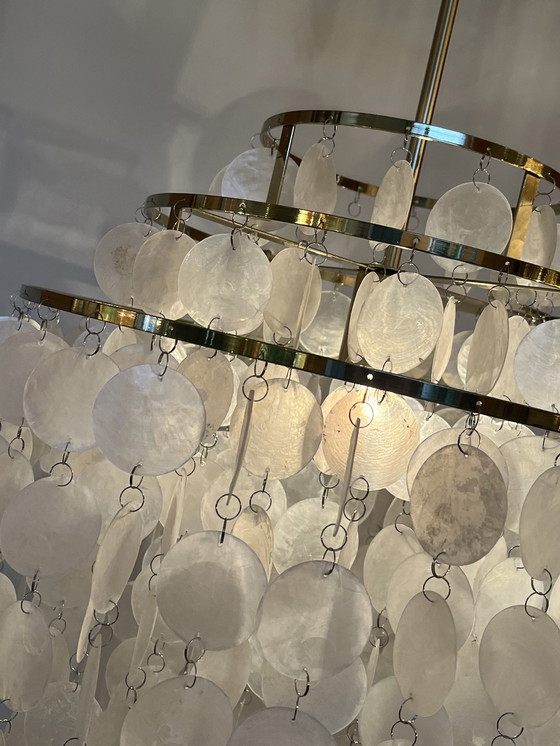 Image 1 of Capiz Muschel-Hängelampe mit goldenem Rahmen, Opal-Perlmutt