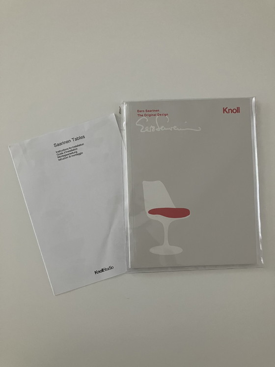 Image 1 of Knoll Tulpentisch