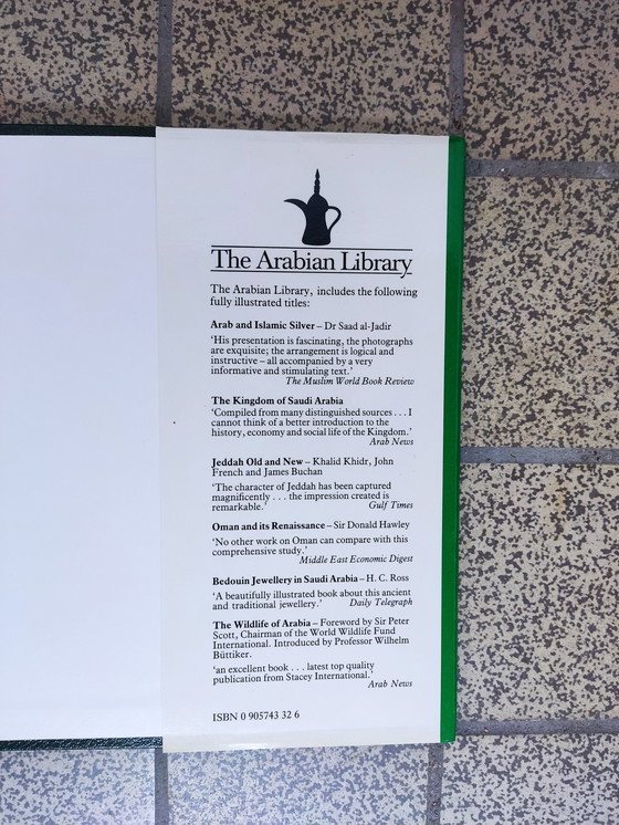 Image 1 of Das Buch „Die traditionelle und Modern Stadt und ihre Umgebung“.