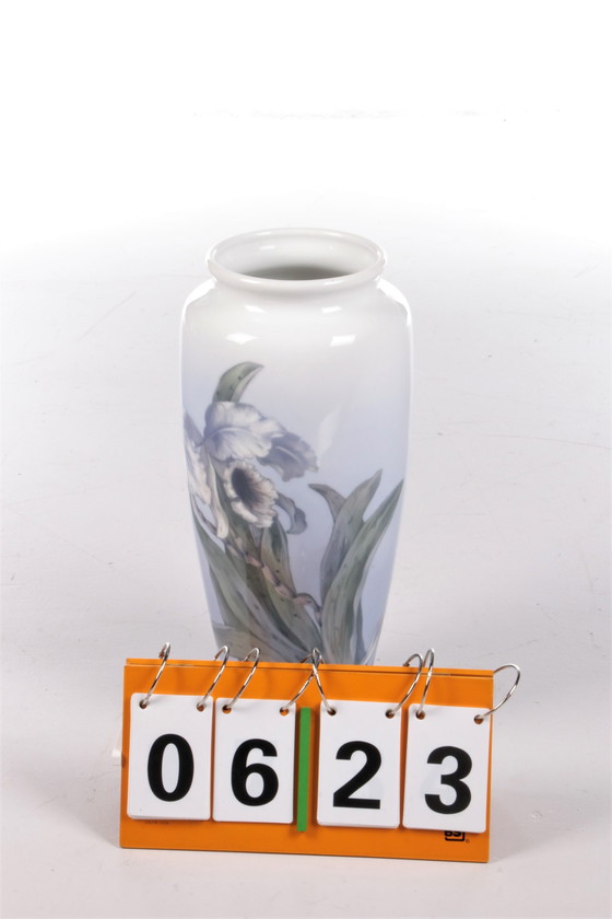 Image 1 of Royal Copenhagen Große Porzellanvase, bemalt mit der Trompetenblume.