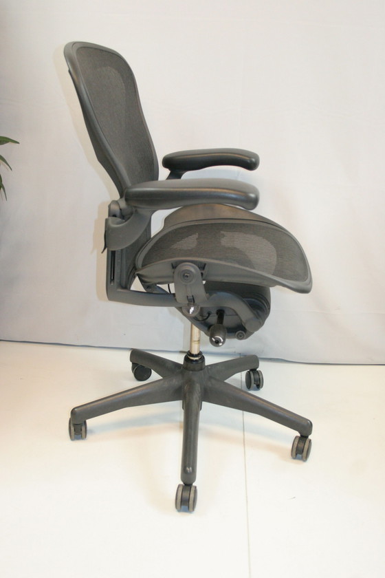 Image 1 of Herman Miller Aeron renoviert