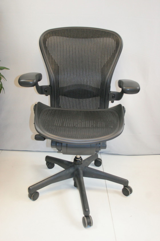 Image 1 of Herman Miller Aeron renoviert