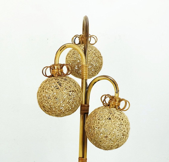 Image 1 of seltene Stativ-STEHLEUCHTE aus der mid century, Bambus-Rattan, 50er Jahre, Hawaii-Tiki-Ära, 3 Schirme