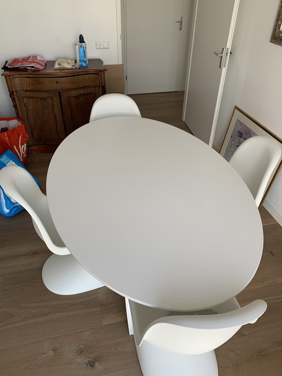 Image 1 of Tulpentisch + 4x Vitra Panton Chair