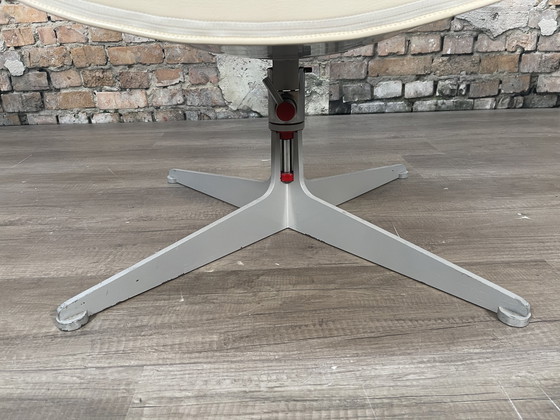 Image 1 of Frau Regina Drehstuhl Sessel