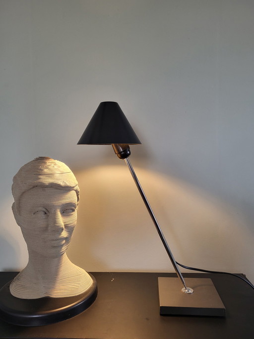 GIRA Mobles 114 Barcelona Tischleuchte