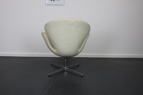 Image 1 of Fritz Hansen Schwan-Stuhl, Leder Elfenbein