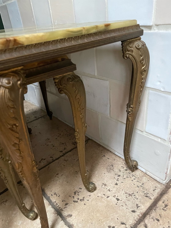 Image 1 of Set aus 3 Messing-Onyx-Beistelltischen