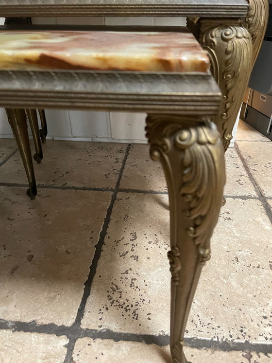 Image 1 of Set aus 3 Messing-Onyx-Beistelltischen
