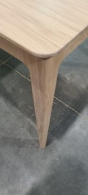 Handgefertigter Tisch