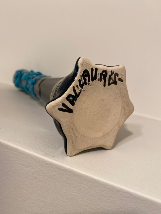 Image 1 of Mid-Century Modern Vallauris France glasierte blaue Keramikvase signiert