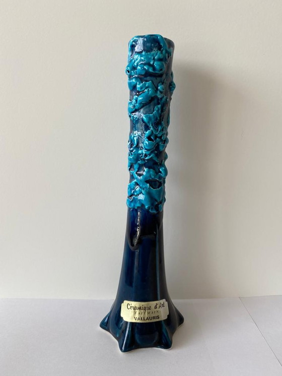 Image 1 of Mid-Century Modern Vallauris France glasierte blaue Keramikvase signiert