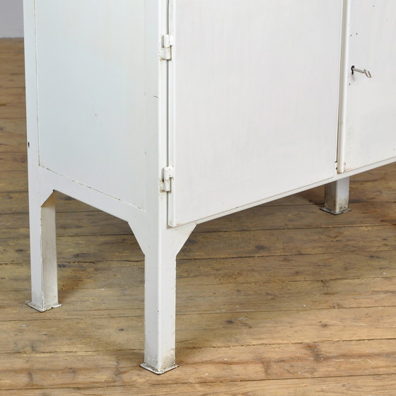 Image 1 of Vintage Arztschrank aus Glas & Eisen