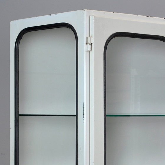 Image 1 of Vintage Arztschrank aus Glas & Eisen