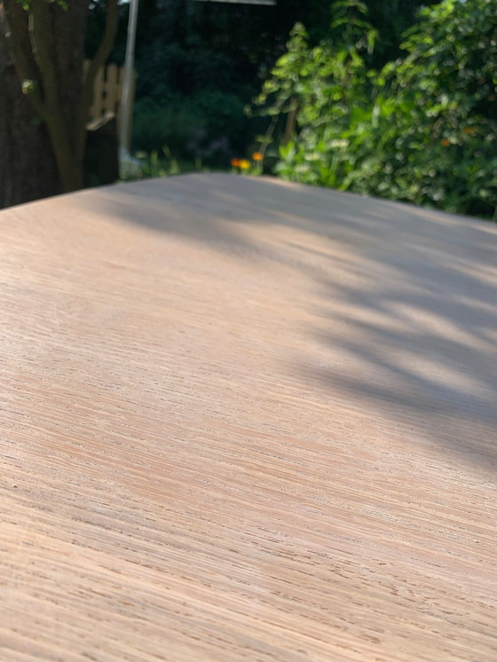 Image 1 of Schöner moderner schwarz / weiß getünchter Doppeltisch (109x109cm)