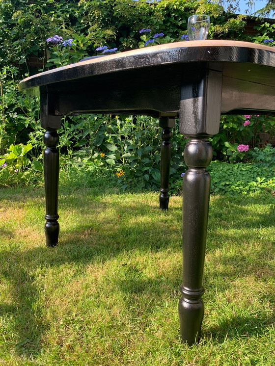 Image 1 of Schöner moderner schwarz / weiß getünchter Doppeltisch (109x109cm)