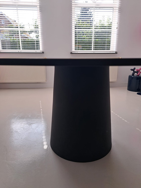 Image 1 of Moooi runder Tisch