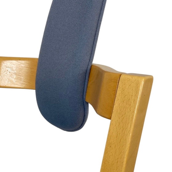 Image 1 of Peter Opsvik - Varier - Pendulum - Ergonomisch geformter Schaukelstuhl - Helle Eiche und blaue Polsterung