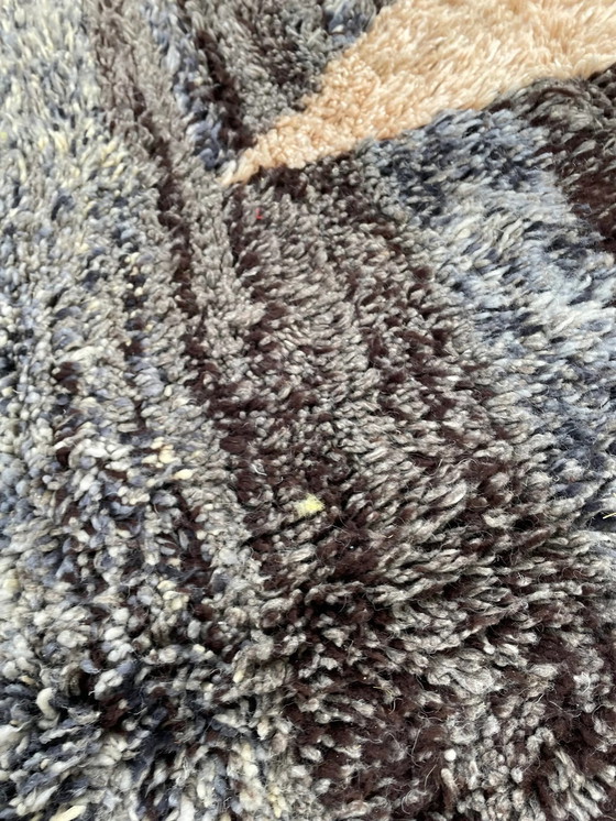 Image 1 of Modern Abstrakt ethnischer marokkanischer Berberteppich