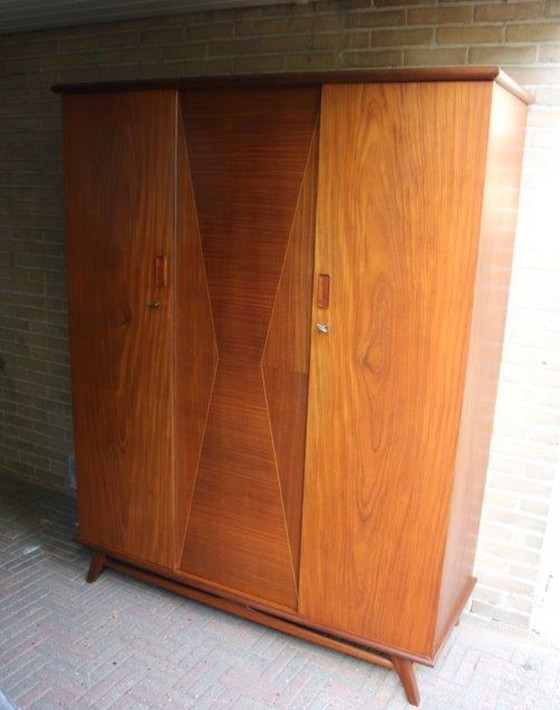 Image 1 of Dreitüriger Kleiderschrank aus der Mitte des Jahrhunderts