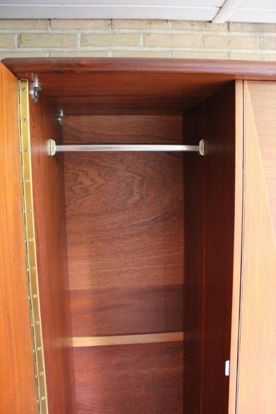 Image 1 of Dreitüriger Kleiderschrank aus der Mitte des Jahrhunderts