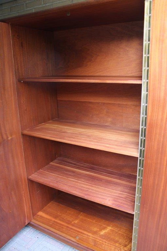 Image 1 of Dreitüriger Kleiderschrank aus der Mitte des Jahrhunderts