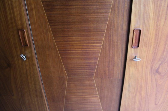 Image 1 of Dreitüriger Kleiderschrank aus der Mitte des Jahrhunderts