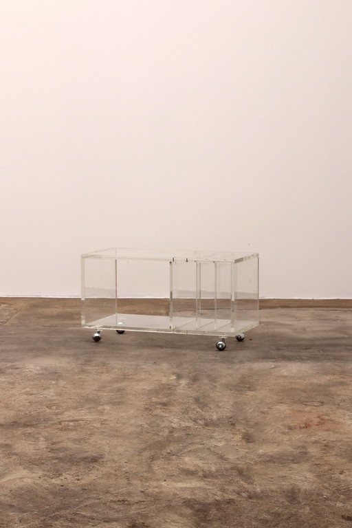 Audiotisch aus Plexiglas mit LP-Fächern, 1970er Jahre