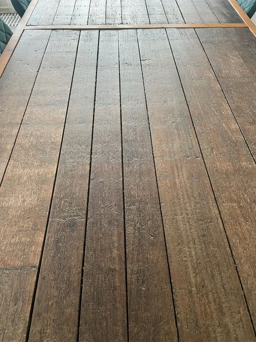 Ländlicher großer Esstisch