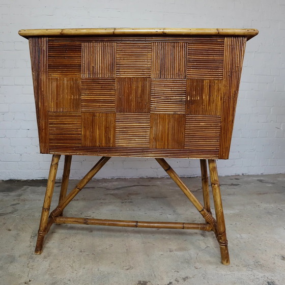 Image 1 of Vintage Bar aus Rattan mit 2 Stühlen