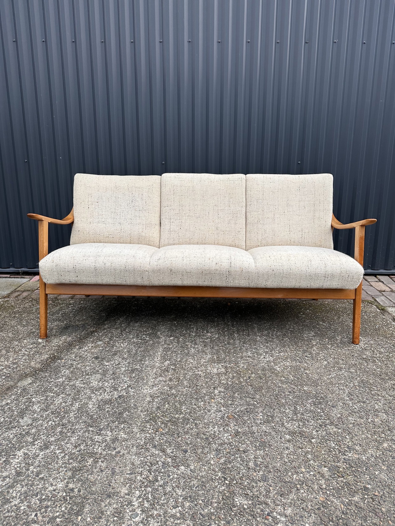 Sofa 3 cushion outlet