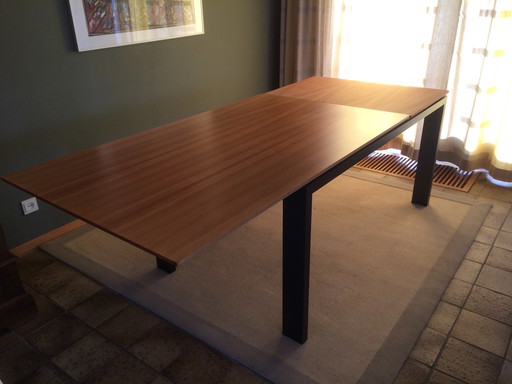 Grafischer Esstisch im Arco Design