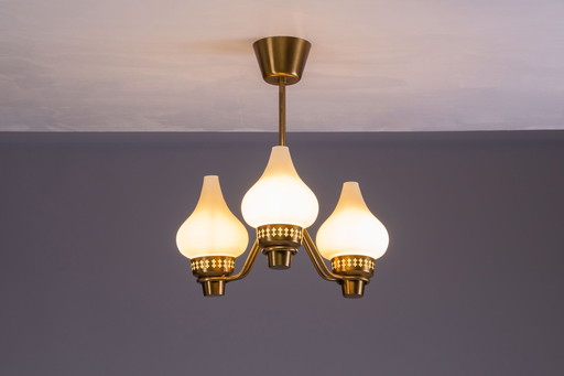 Kronleuchter aus Messing und Glas von Hans Bergström