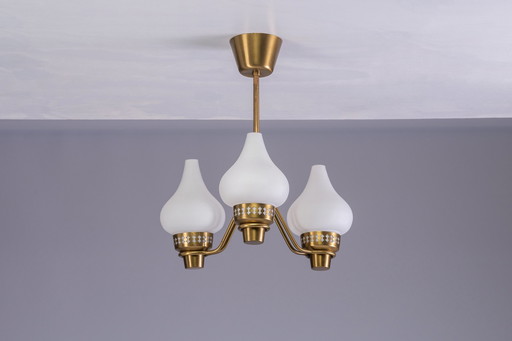 Kronleuchter aus Messing und Glas von Hans Bergström