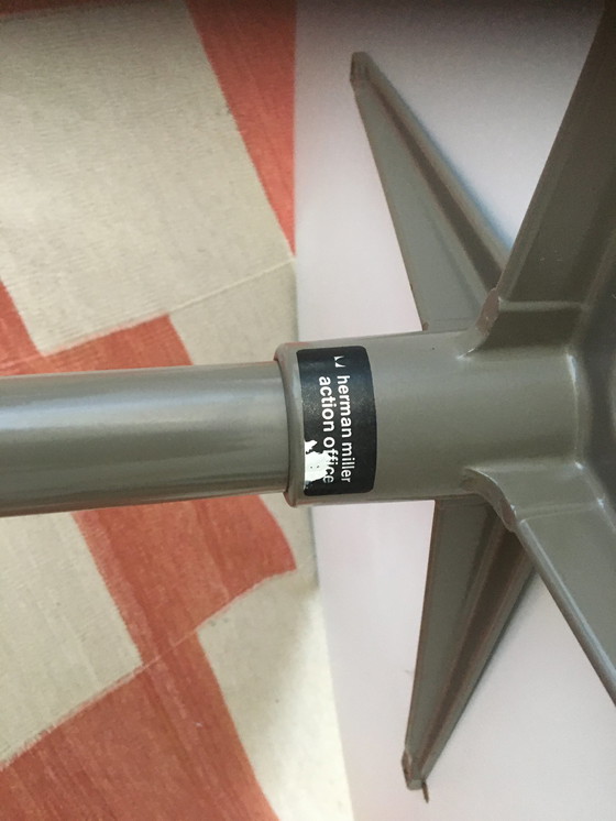 Image 1 of Tisch von Herman Miller