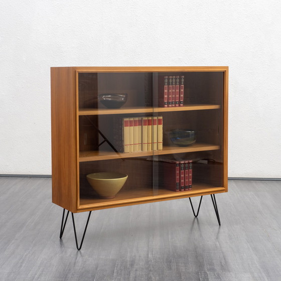 Image 1 of 60er Jahre Vitrine, Nußbaum, restauriert